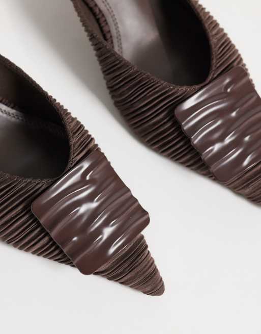 ASOS DESIGN mules à talon kitten et bout pointu avec détail de bordure ondulée Surprise, couleur chocolat, 3 de 5