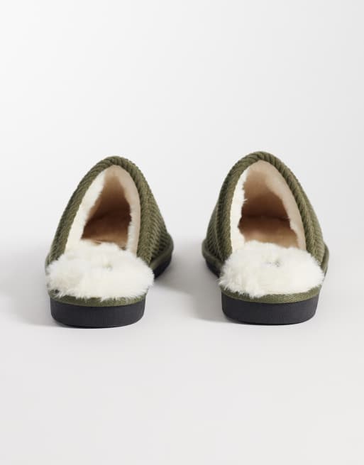 ASOS DESIGN mules d’intérieur en velours côtelé vert olive foncé avec doublure ton sur ton effet peau lainée, 4 de 4