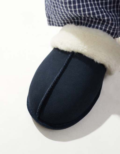ASOS DESIGN – Mules-Hausschuhe aus marineblauem Wildleder mit Futter aus Lammfellimitat, 2 von 4