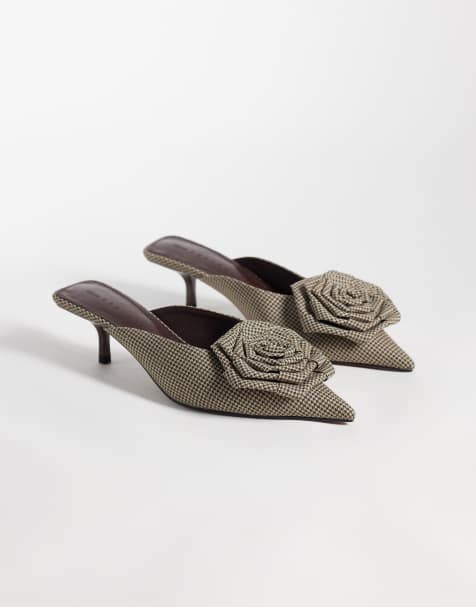 ASOS DESIGN mules med overraskende corsagedetalje, spids tå og kitten-hæl i tern - view 1