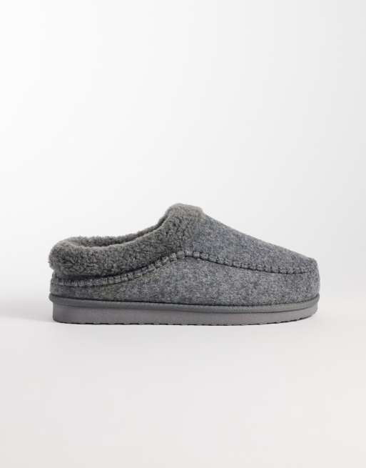 ASOS DESIGN mules tipo pantufla con cuello en fieltro gris oscuro, 1 de 4