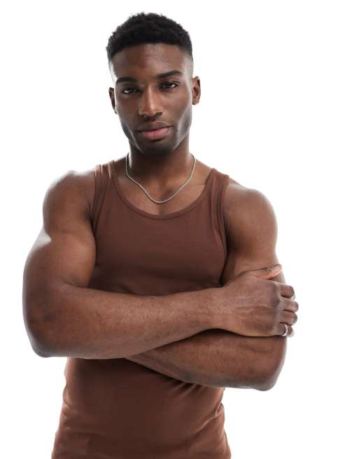 ASOS DESIGN muscle fit brunt linne