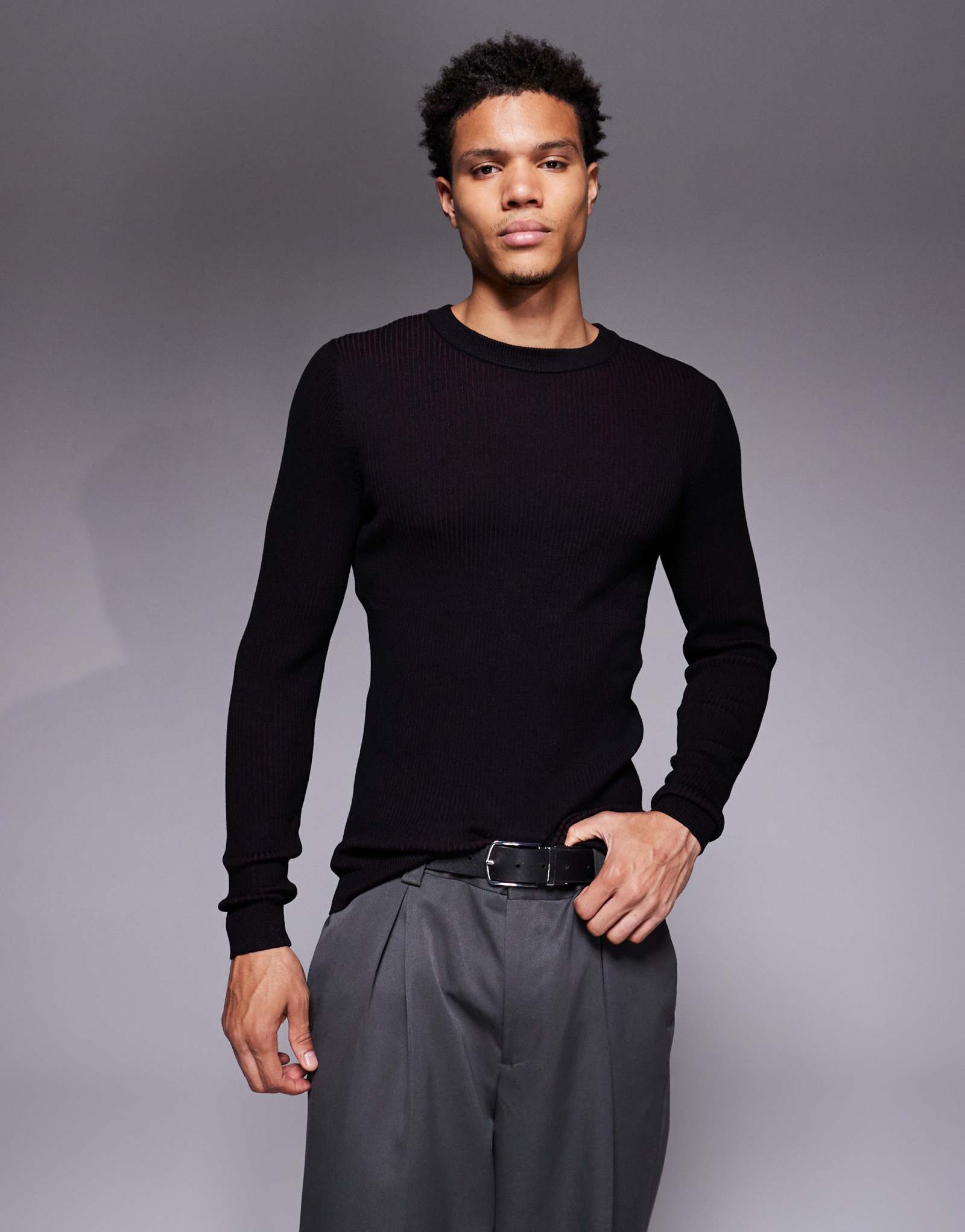 Черная трикотажная футболка ASOS DESIGN muscle fit бордового цвета с покрытием в рубчик