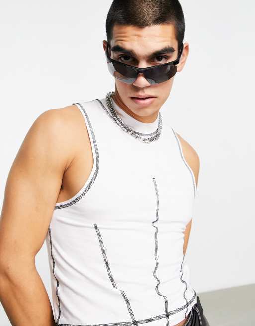 ASOS DESIGN - Muscle fit, cropped hemdje in wit met contrasterende zwarte stiksels