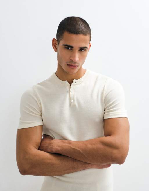 ASOS DESIGN - Muscle fit gebreide henley top met korte mouwen in ecru, 2 van 10