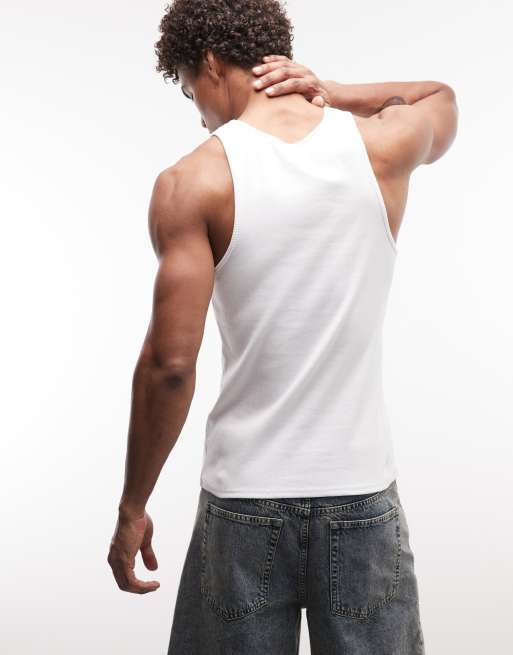ASOS DESIGN - Muscle fit hemdje van geribbelde stof met tekstprint met reliëf in wit, 4 van 5