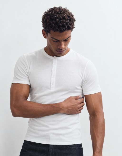 ASOS DESIGN muscle fit henley-t-shirt i vit ribbstickning, 6 av 10