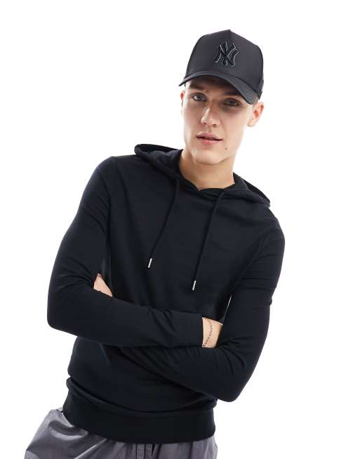 Muscle fit hot sale hoodie black