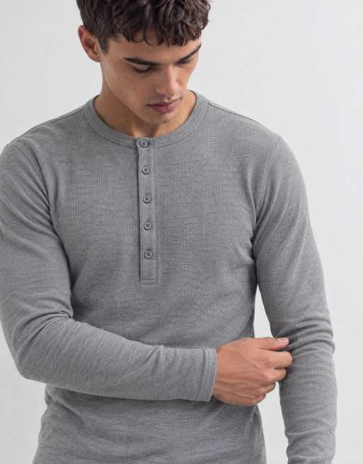 ASOS DESIGN muscle fit långärmad henley-t-shirt i mörkgråmelerad ribb, 10 av 10