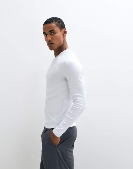 ASOS DESIGN muscle fit långärmad t-shirt med hög v-ringning i vit ribbad, 4 av 8