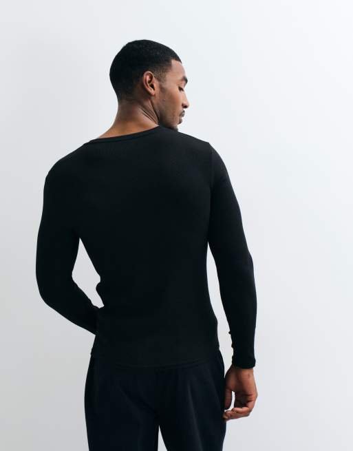 ASOS DESIGN muscle fit långärmad t-shirt med notch-ringning i svart, 4 av 5