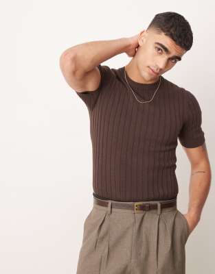 muscle fit lightweight knit ribbed T-shirt in brown