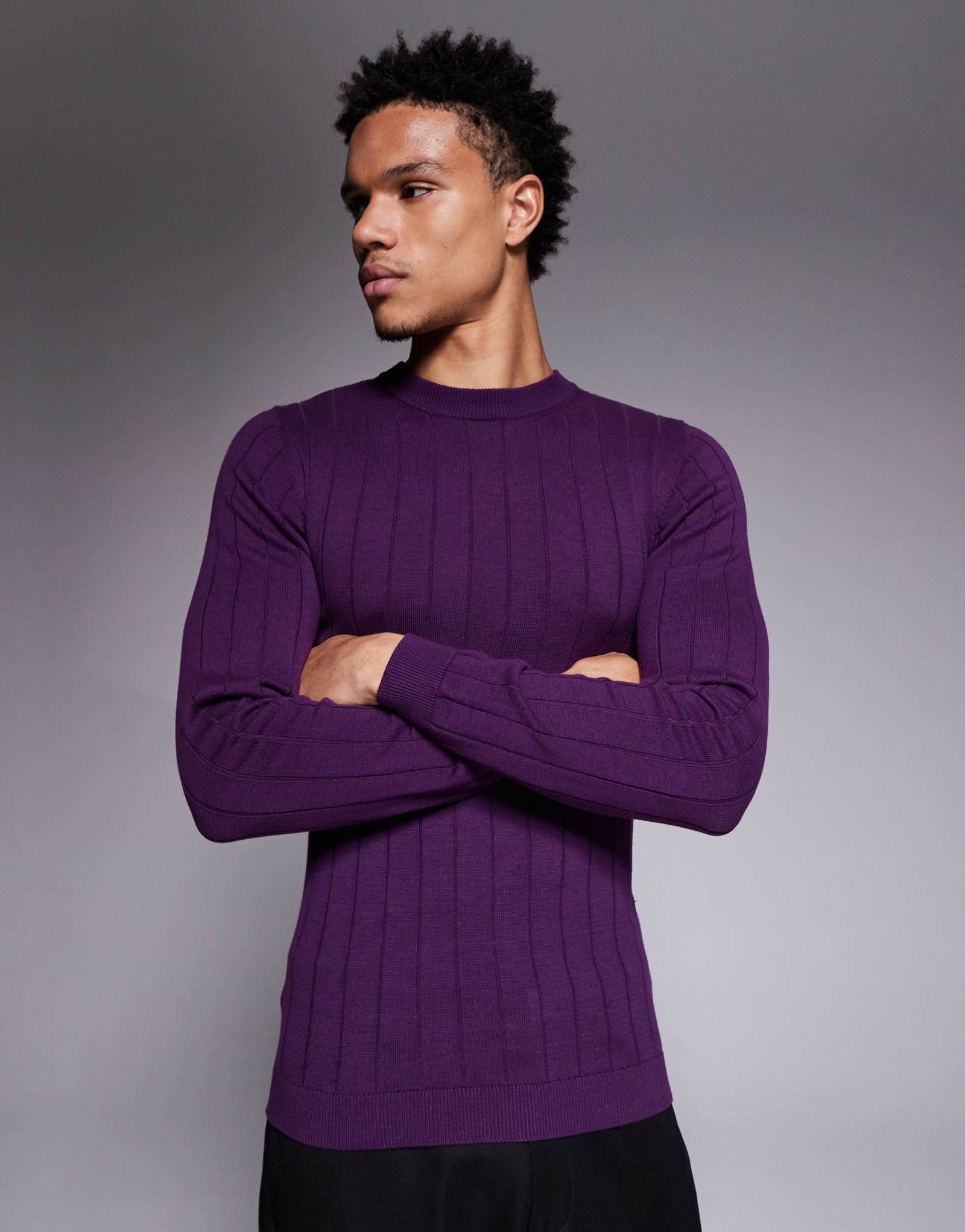 Трикотажная футболка ASOS DESIGN muscle fit с длинным рукавом в рубчик фиолетового цвета