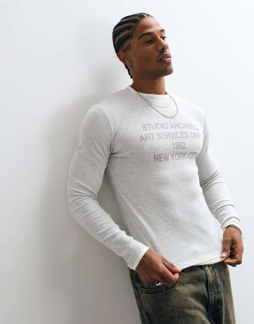 ASOS DESIGN muscle fit long sleeve rib crew neck in grey marl with graphic, 3 of 5