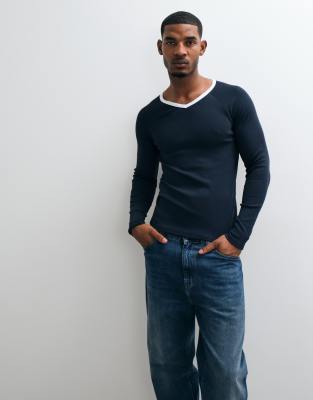 V Neck 4