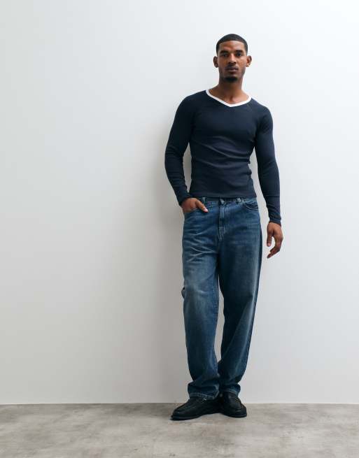 ASOS DESIGN muscle fit long sleeve t-shirt with contrast binding v-neck in navy rib, 3 of 5