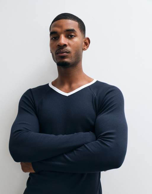 ASOS DESIGN muscle fit long sleeve t-shirt with contrast binding v-neck in navy rib, 4 of 5