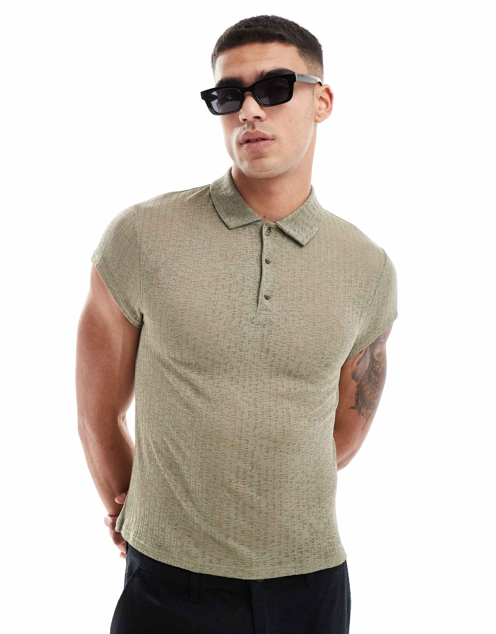 ДИЗАЙНЕРСКОЕ поло ASOS muscle fit с укороченным рукавом цвета хаки 3990₽