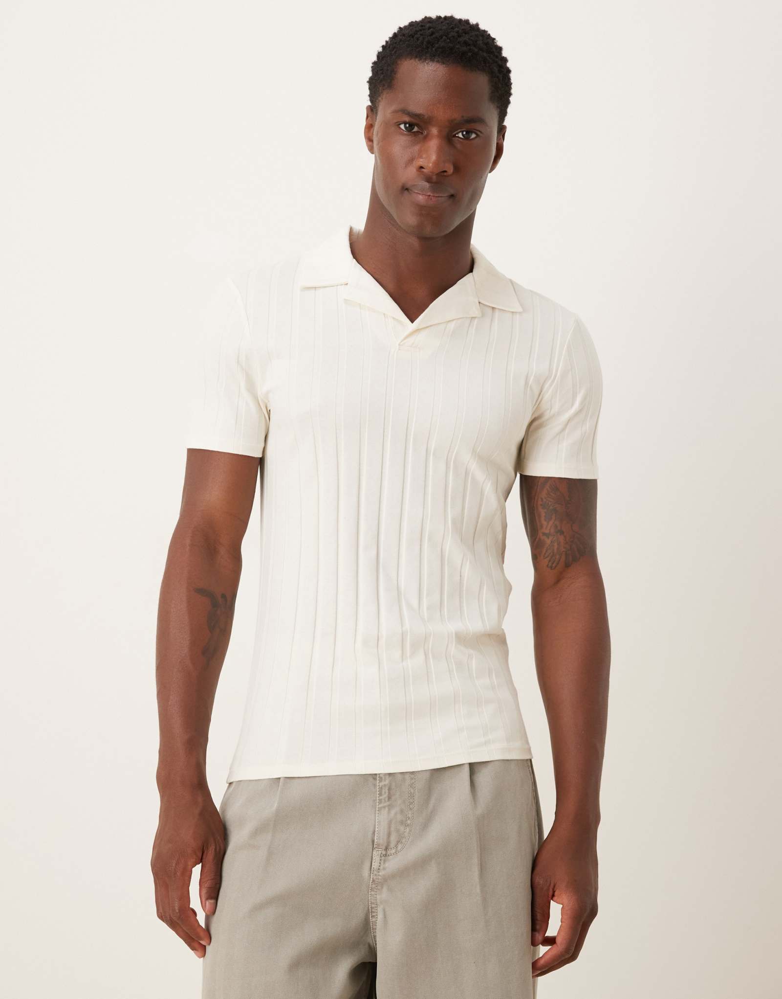 Поло revere от ASOS DESIGN muscle fit кремового цвета в широкую полоску