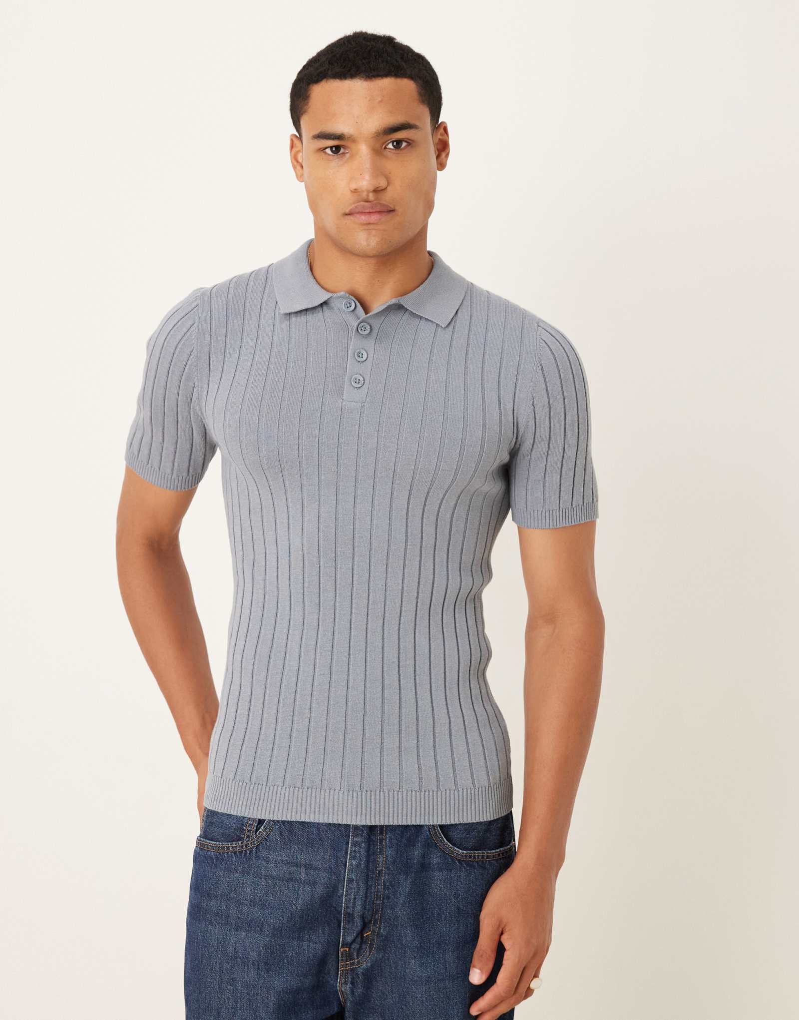 Футболка-поло из трикотажа в рубчик ASOS DESIGN muscle fit синего цвета