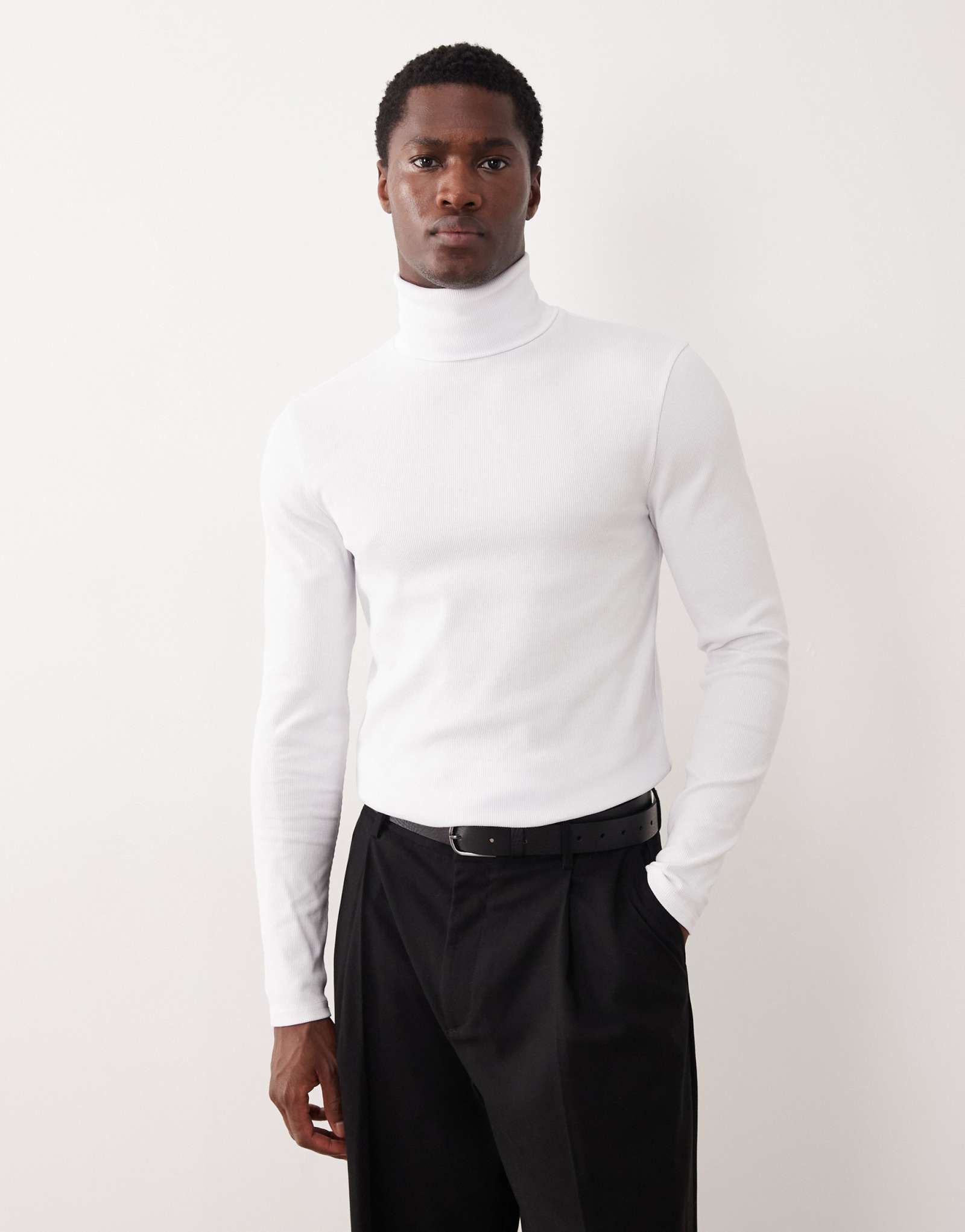 Футболка ASOS DESIGN muscle fit в рубчик с длинным рукавом и белой водолазкой