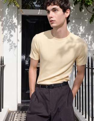 Asos Design Muscle Fit T-shirt In Yellow
