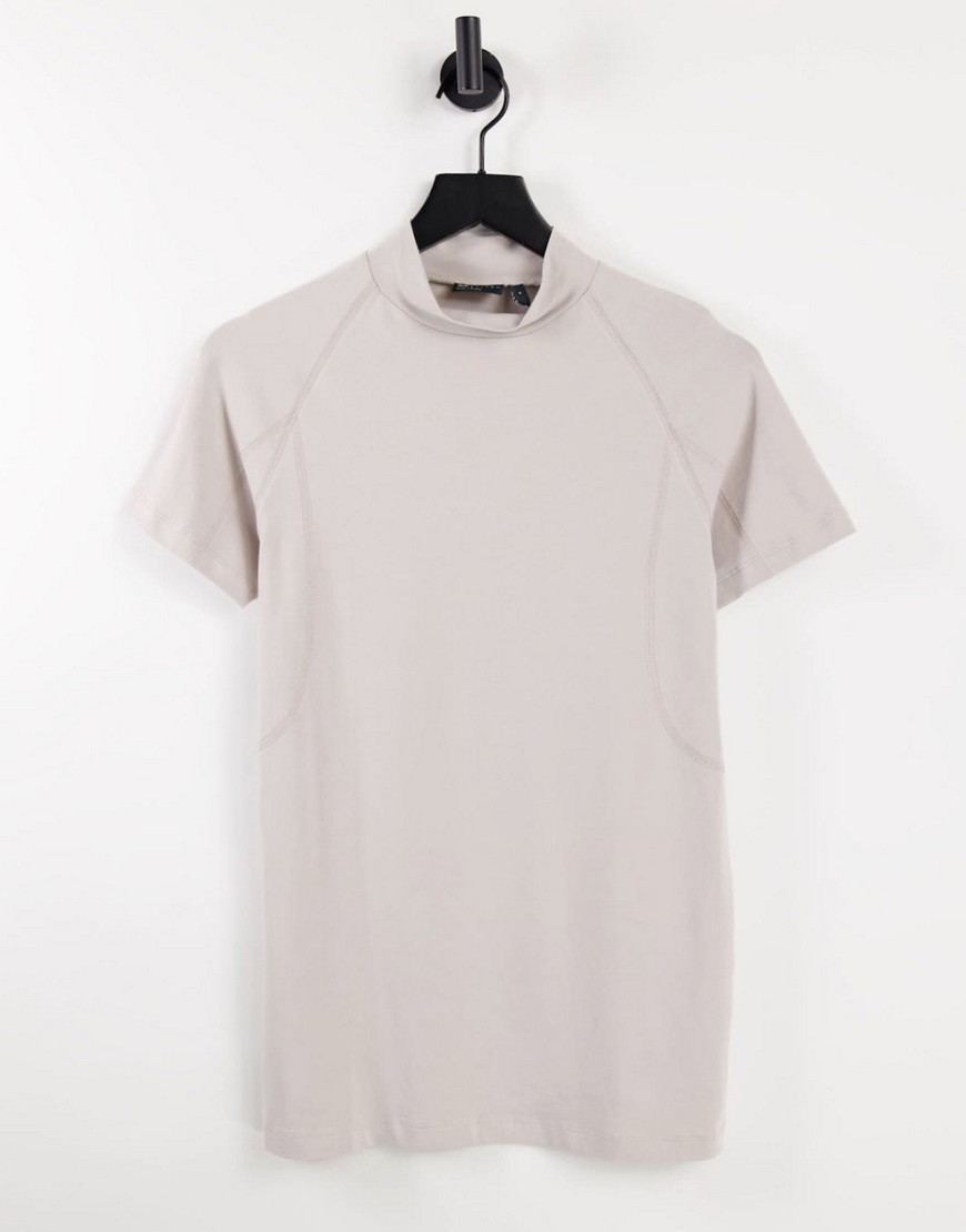 ASOS DESIGN - Muscle-fit T-shirt met col en siernaden in lichtgrijs