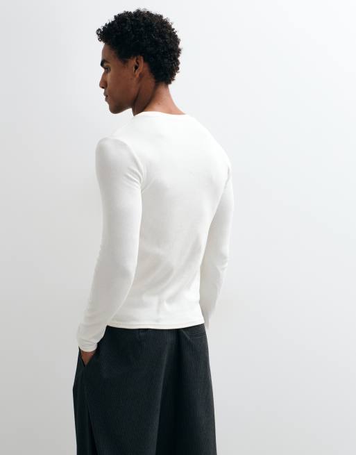 ASOS DESIGN muscle fit T-shirt met lange mouwen in crème, geribbeld, 5 van 9