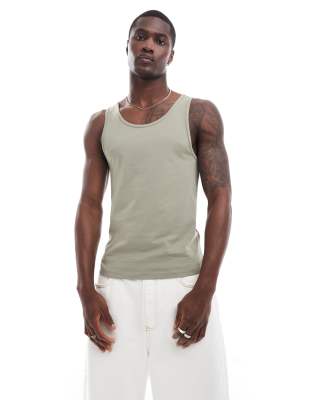 muscle fit tank in khaki-Green