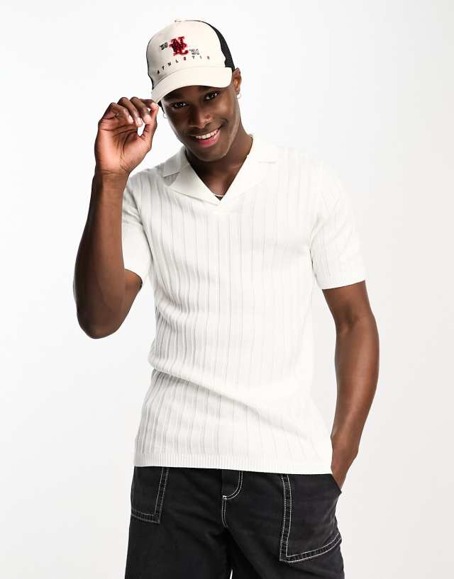 ASOS DESIGN - muscle lightweight knitted rib revere polo t-shirt in white