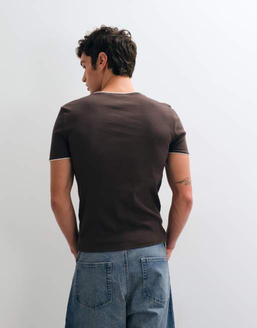 ASOS DESIGN Muskelshirt mit Kontrastdetails in braunem Rippstoff, 5 von 5