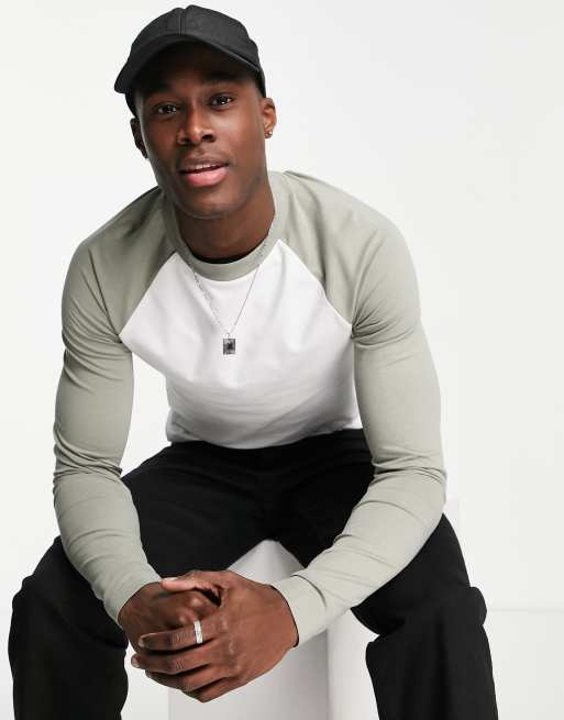 ASOS DESIGN – Muskelshirt mit kontrastierenden Raglanärmeln in Weiß und Khaki