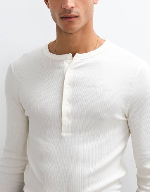 ASOS DESIGN Muskelshirt mit langen Ärmeln, Henley-Ausschnitt und gesticktem Brustemblem in cremefarbenem Rippstoff, 5 von 5