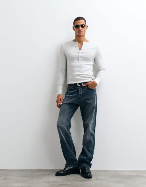 ASOS DESIGN Muskelshirt mit langen Ärmeln und Henley-Ausschnitt in grauem Melange-Ripp, 2 von 5