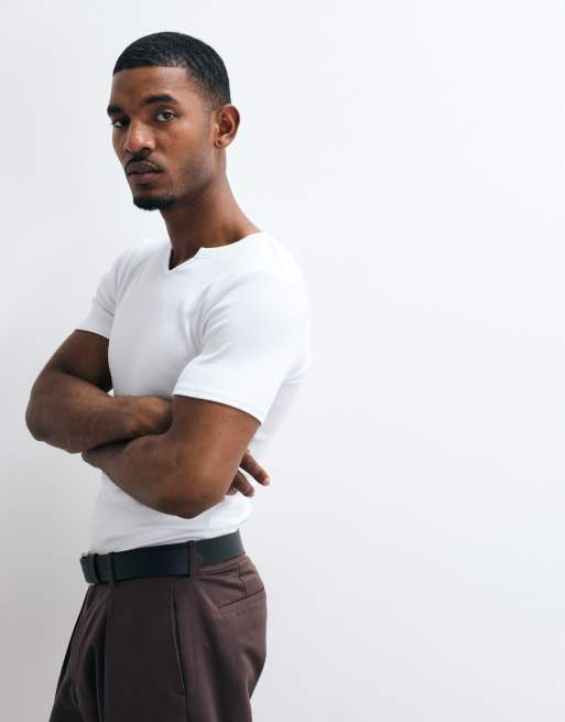 ASOS DESIGN Muskelshirt mit Schlitz-Ausschnitt in Weiß, 5 von 5