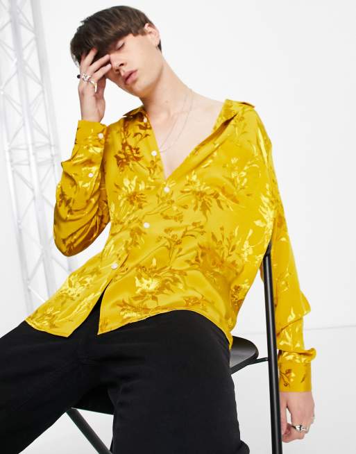 ASOS DESIGN – Musztardowa satynowa koszula o regularnym kroju z żakardowym, kwiatowym wzorem
