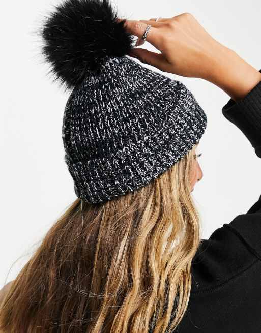 ASOS DESIGN – Mütze aus Strick mit verschiedenen Garnen in Schwarz und Weiß und Bommel, 3 von 4