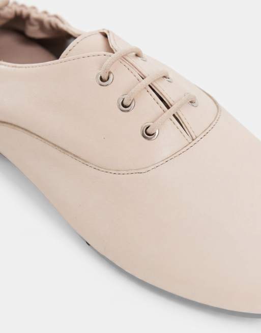 ASOS DESIGN – Myriad – Hochwertige, flache Schnürschuhe aus Leder in Wollweiß, 8 von 9