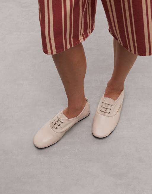 ASOS DESIGN - Myriad - Premium platte schoenen met veters in gebroken wit leer, 4 van 7