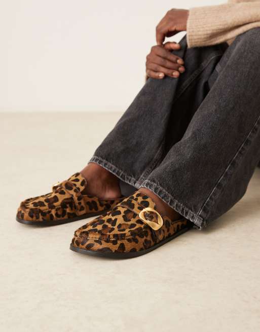ASOS DESIGN – Mystic – Hochwertige, flache Mules mit Leopardenmuster mit Ponyfell-Struktur