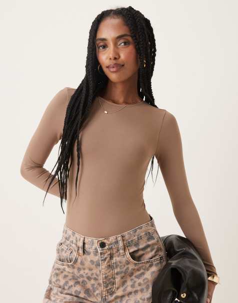 ASOS DESIGN - Naadloze body met lange mouwen en ronde hals in mokka - view 1