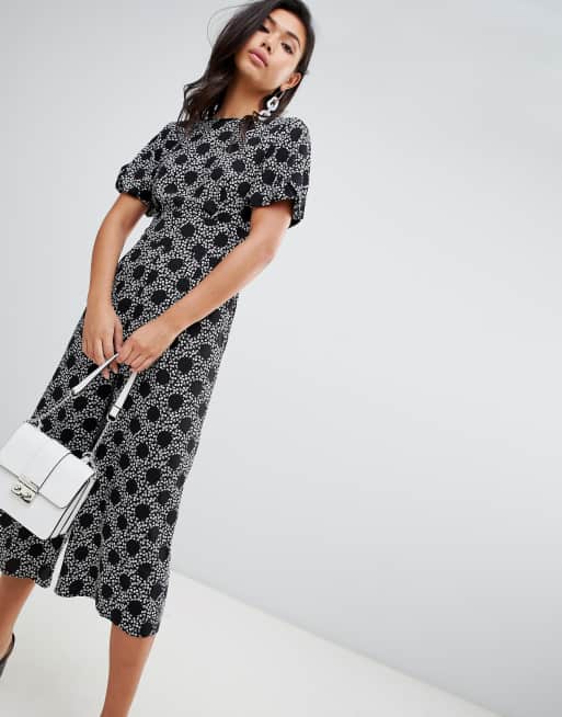 ASOS DESIGN – Nachmittagsjumpsuit mit Ballonärmeln, Blumen- und Punktmuster