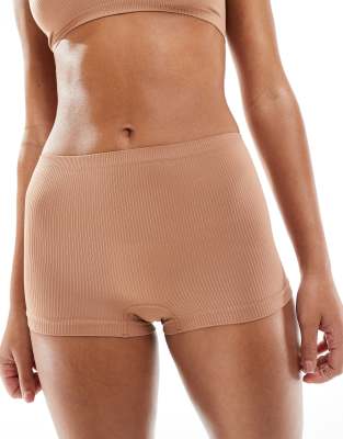 ASOS DESIGN - Nahtlose, gerippte Shorts in hellem Sienna-Brown