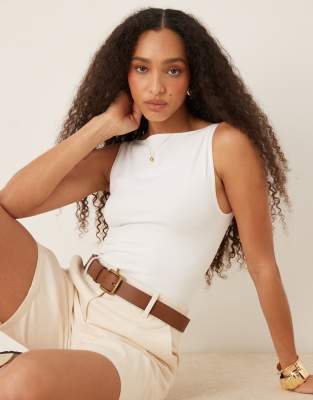 ASOS DESIGN - Nahtloser Body in Weiß mit U-Boot-Ausschnitt