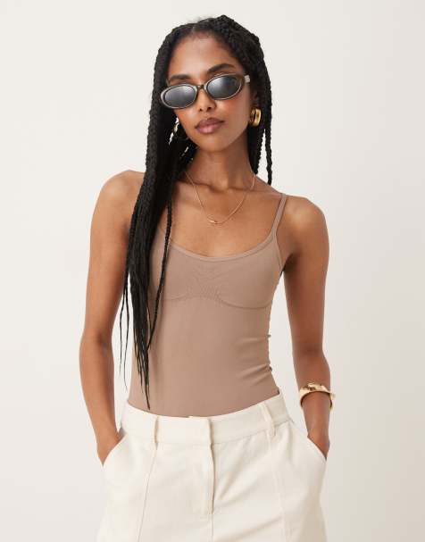 ASOS DESIGN – Nahtloser, figurformender Body in Mokka mit schmalen Trägern - view 1