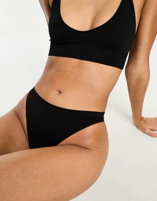 ASOS DESIGN – Nahtloser Tanga in Schwarz mit hohem Beinausschnitt
