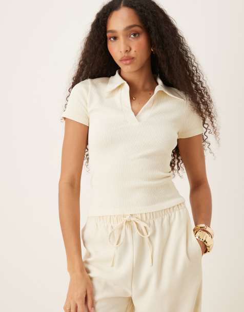 ASOS DESIGN – Nahtloses, kurzärmliges, modellierendes Oberteil in Cremeweiß mit Polokragen - view 1
