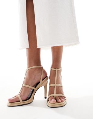 ASOS DESIGN - Narate - Römersandalen in Buttermilchgelb mit hohem Absatz-Neutral