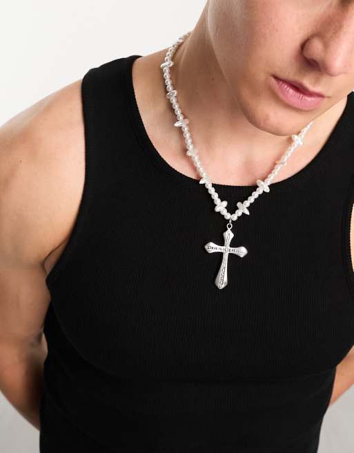 ASOS DESIGN – Naszyjnik koralikowy ze sztucznymi perełkami i dużą zawieszką w kształcie krzyża