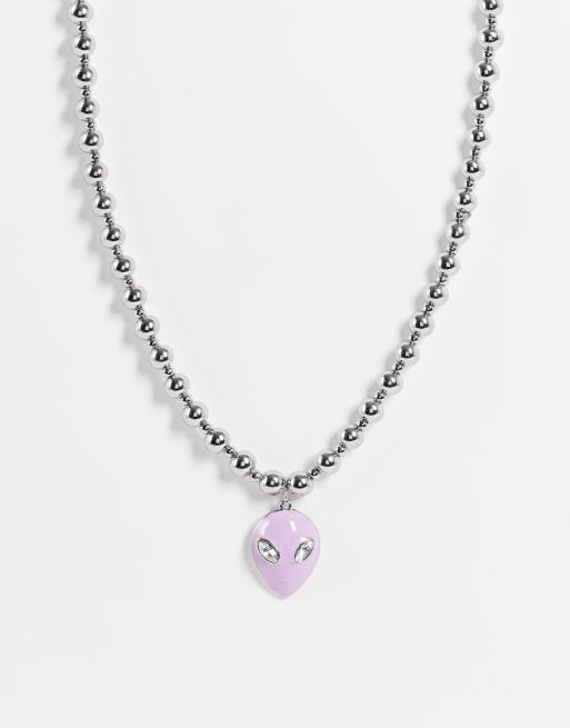 ASOS DESIGN – Naszyjnik w srebrnym kolorze z zawieszką w kształcie kosmity